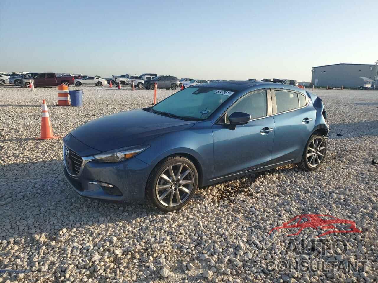 MAZDA 3 2018 - 3MZBN1W32JM164055