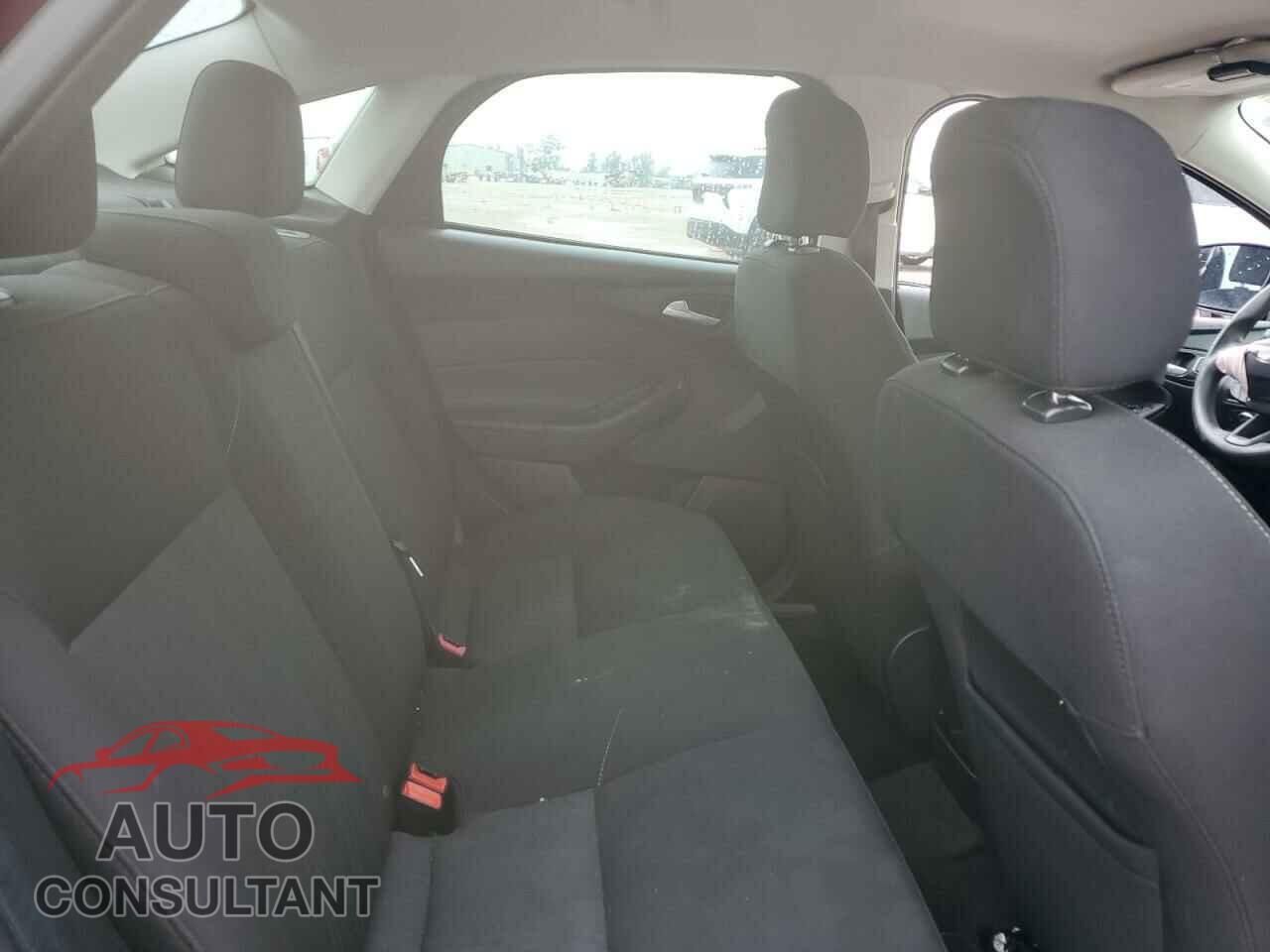 FORD FOCUS 2017 - 1FADP3F25HL299153
