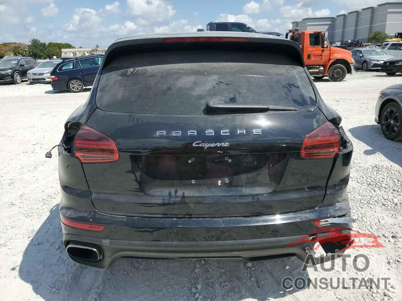 PORSCHE CAYENNE 2018 - WP1AA2A26JKA03230