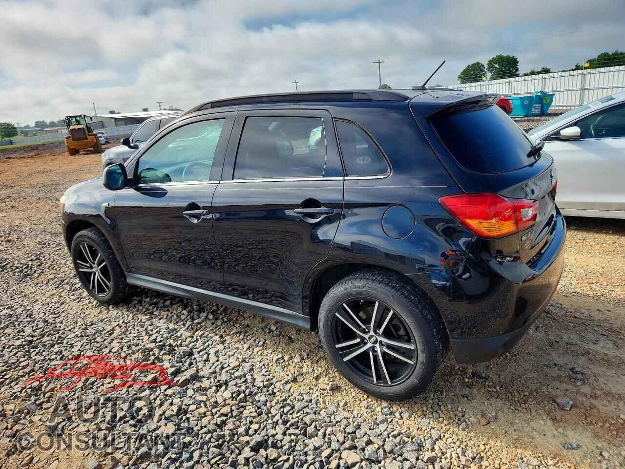 MITSUBISHI OUTLANDER 2015 - 4A4AR4AUXFE009831