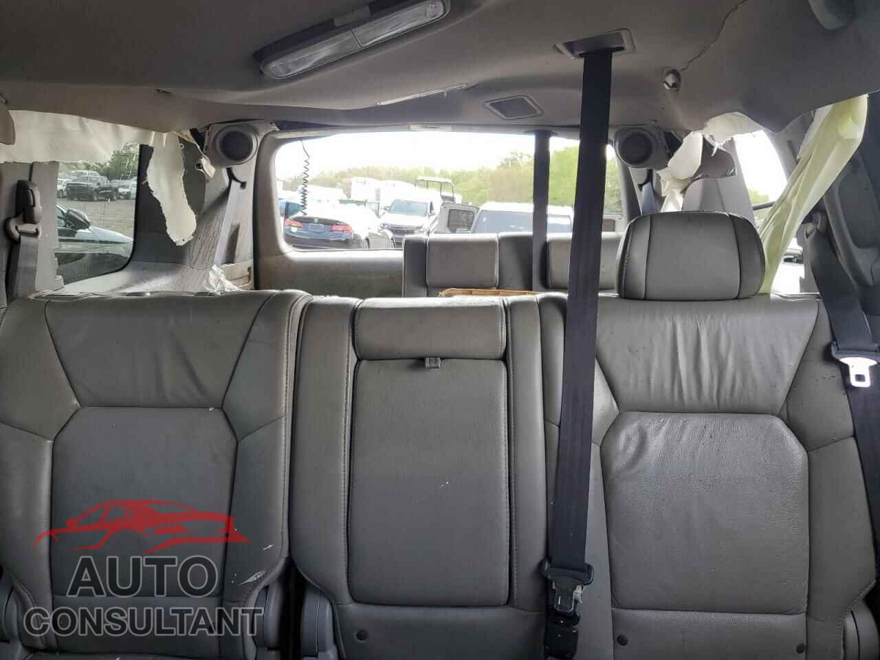 HONDA PILOT 2011 - 5FNYF4H79BB070918