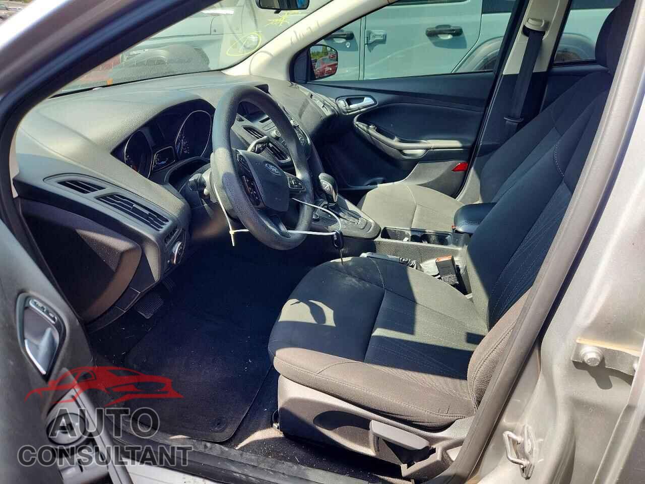 FORD FOCUS 2017 - 1FADP3F23HL330237