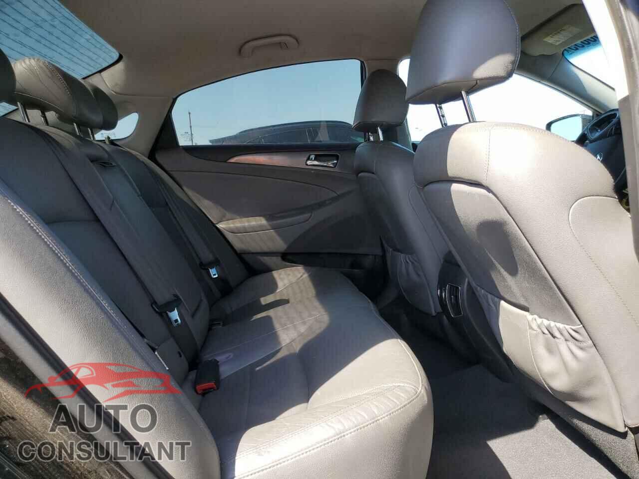 HYUNDAI SONATA 2013 - KMHEC4A49DA080156