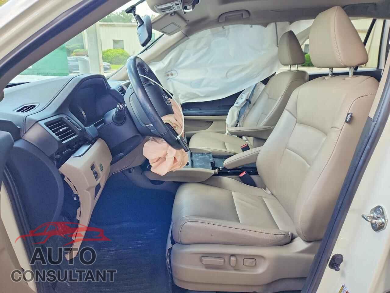 HONDA PILOT 2017 - 5FNYF5H53HB032873