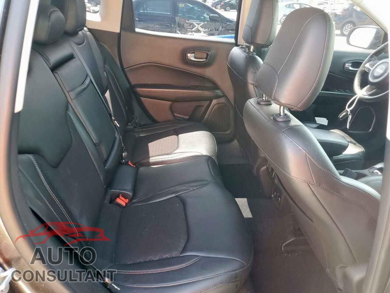 JEEP COMPASS 2018 - 3C4NJDBB2JT200424