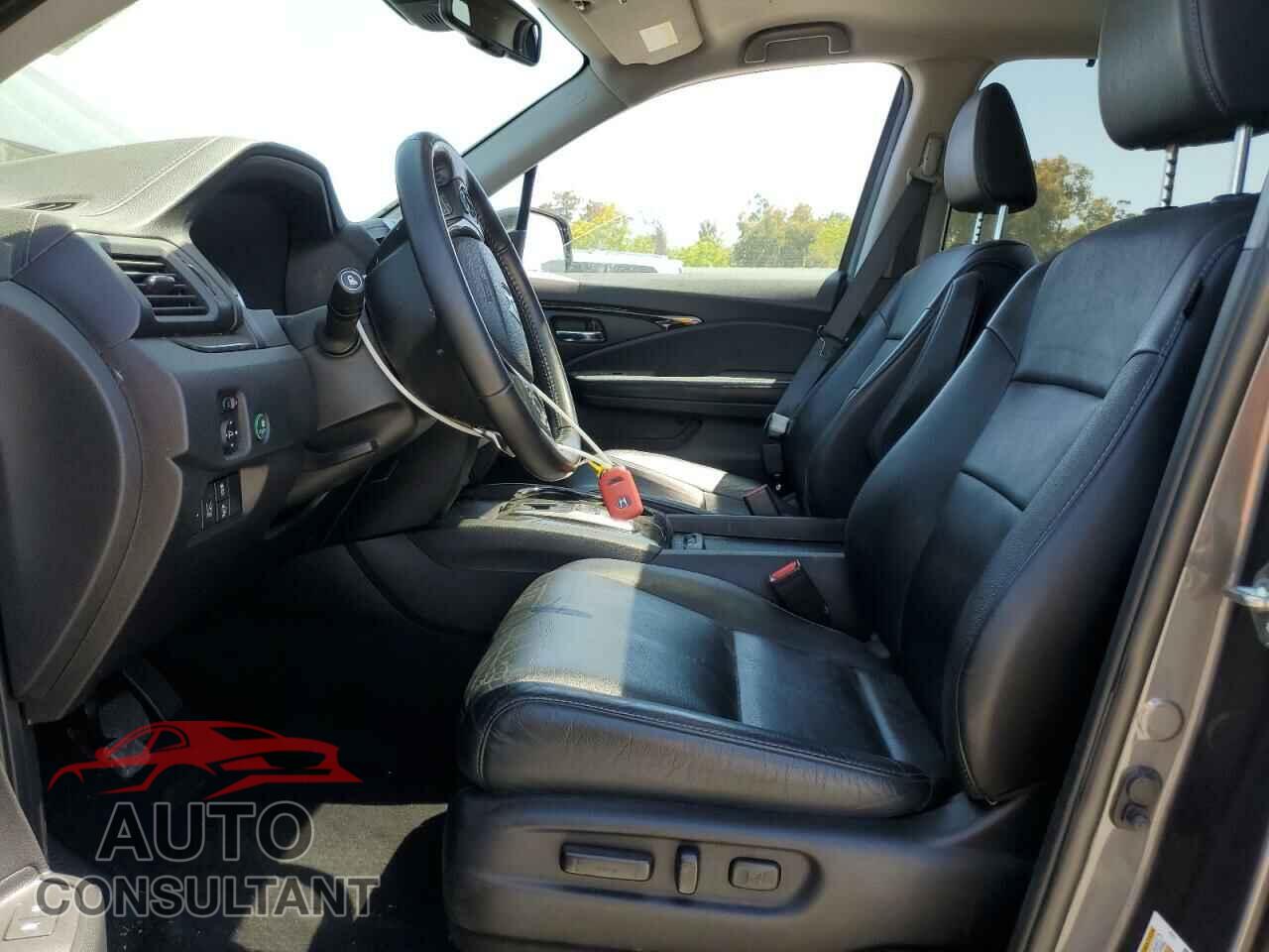 HONDA PILOT 2018 - 5FNYF6H97JB055541