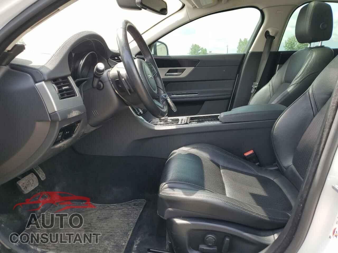 JAGUAR XF 2017 - SAJBK4BV0HCY50645