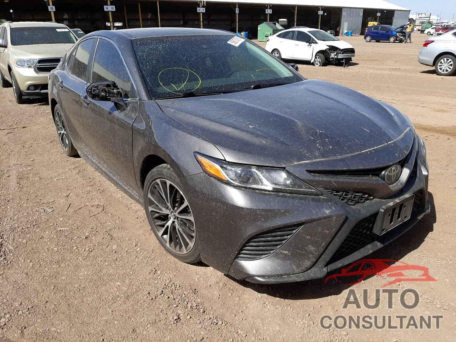 TOYOTA CAMRY 2018 - 4T1B11HK0JU634237