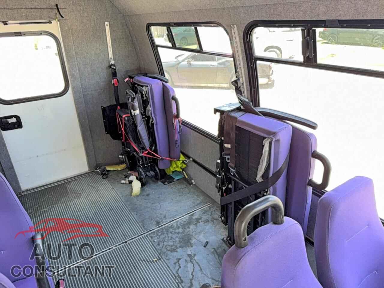 FORD ECONOLINE 2010 - 1FDXE4FSXADA45159
