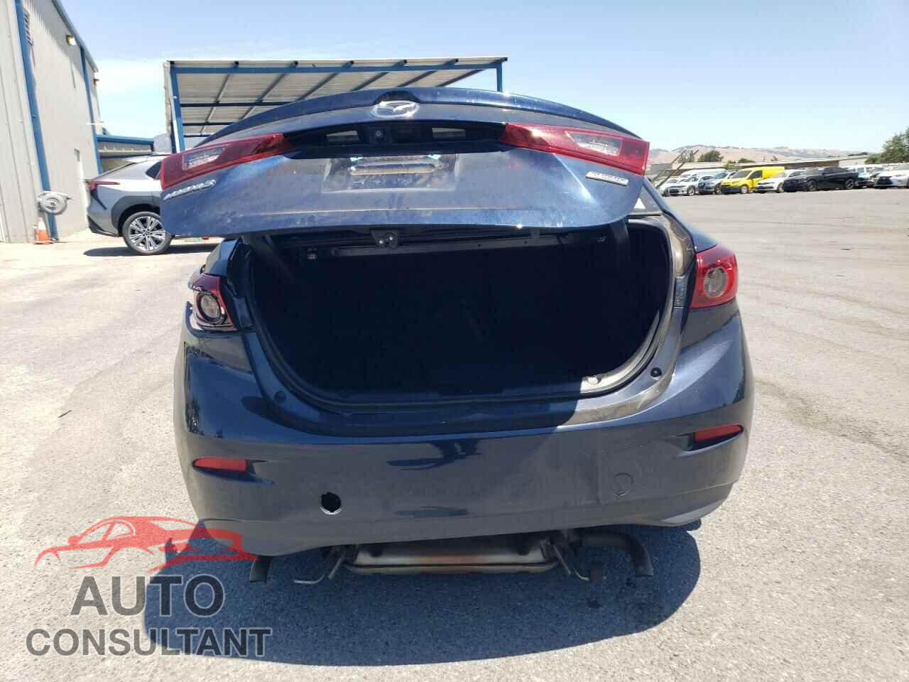 MAZDA 3 2018 - 3MZBN1V38JM246258