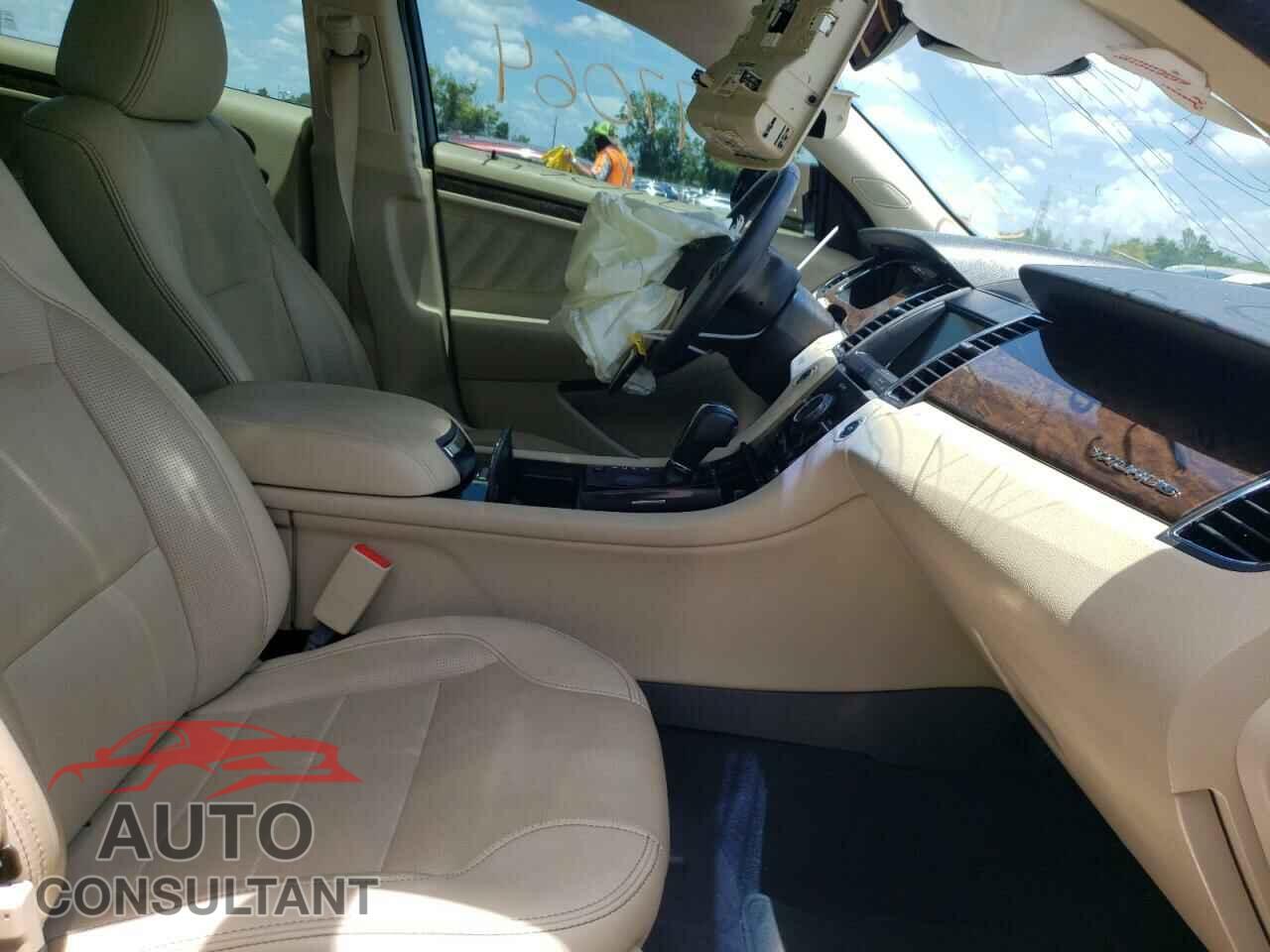 FORD TAURUS 2019 - 1FAHP2F80KG118721