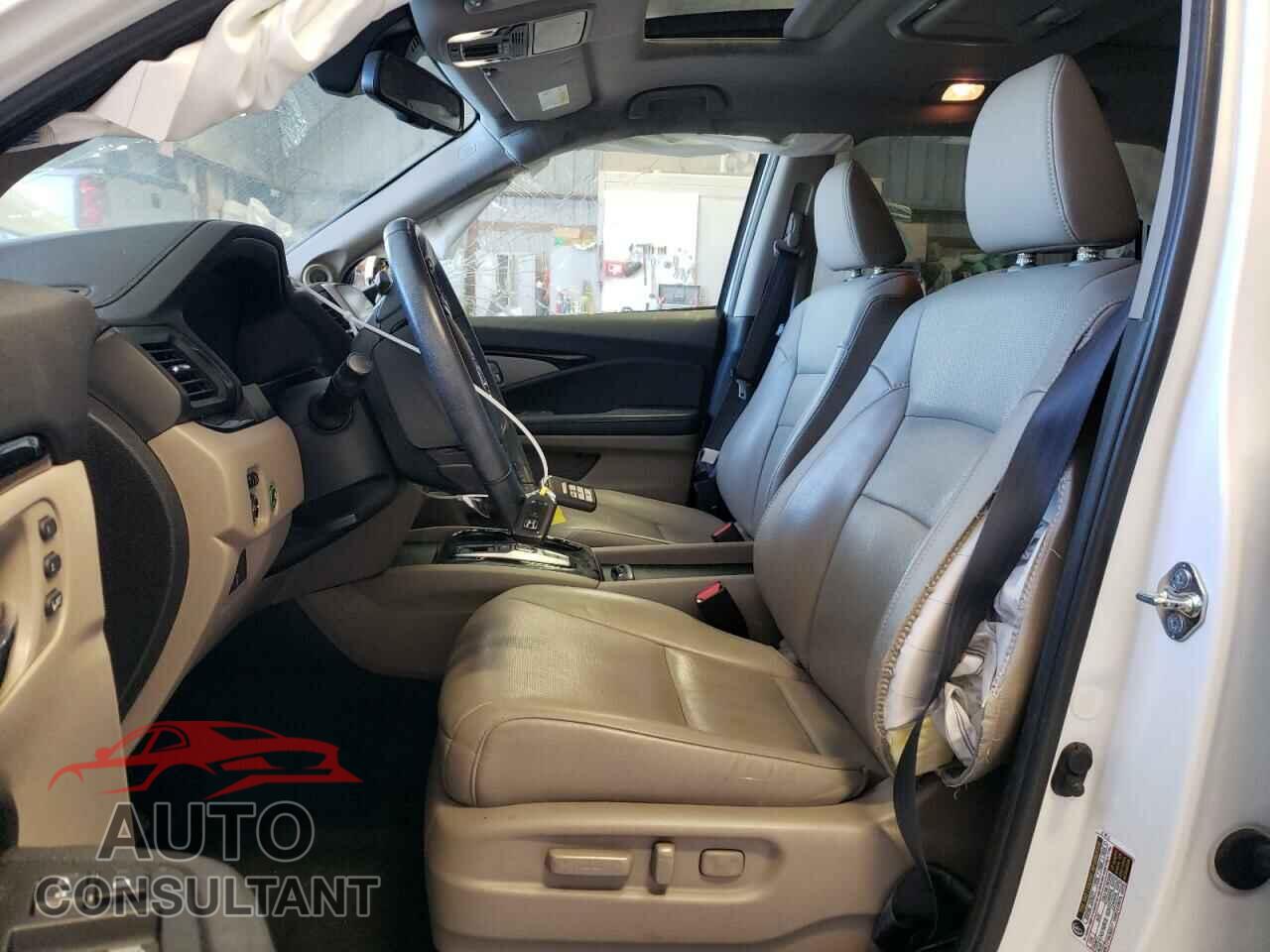 HONDA PILOT 2017 - 5FNYF6H05HB002364