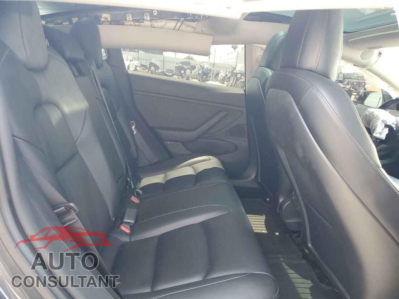 TESLA MODEL 3 2019 - 5YJ3E1EB1KF213977
