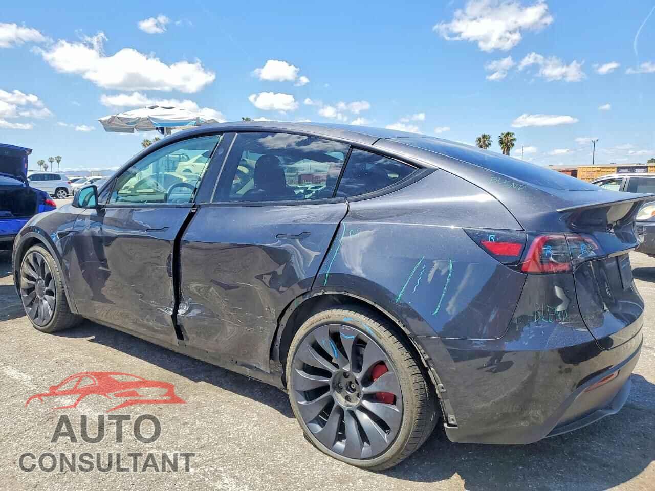 TESLA MODEL Y 2024 - 7SAYGDEF1RF094572