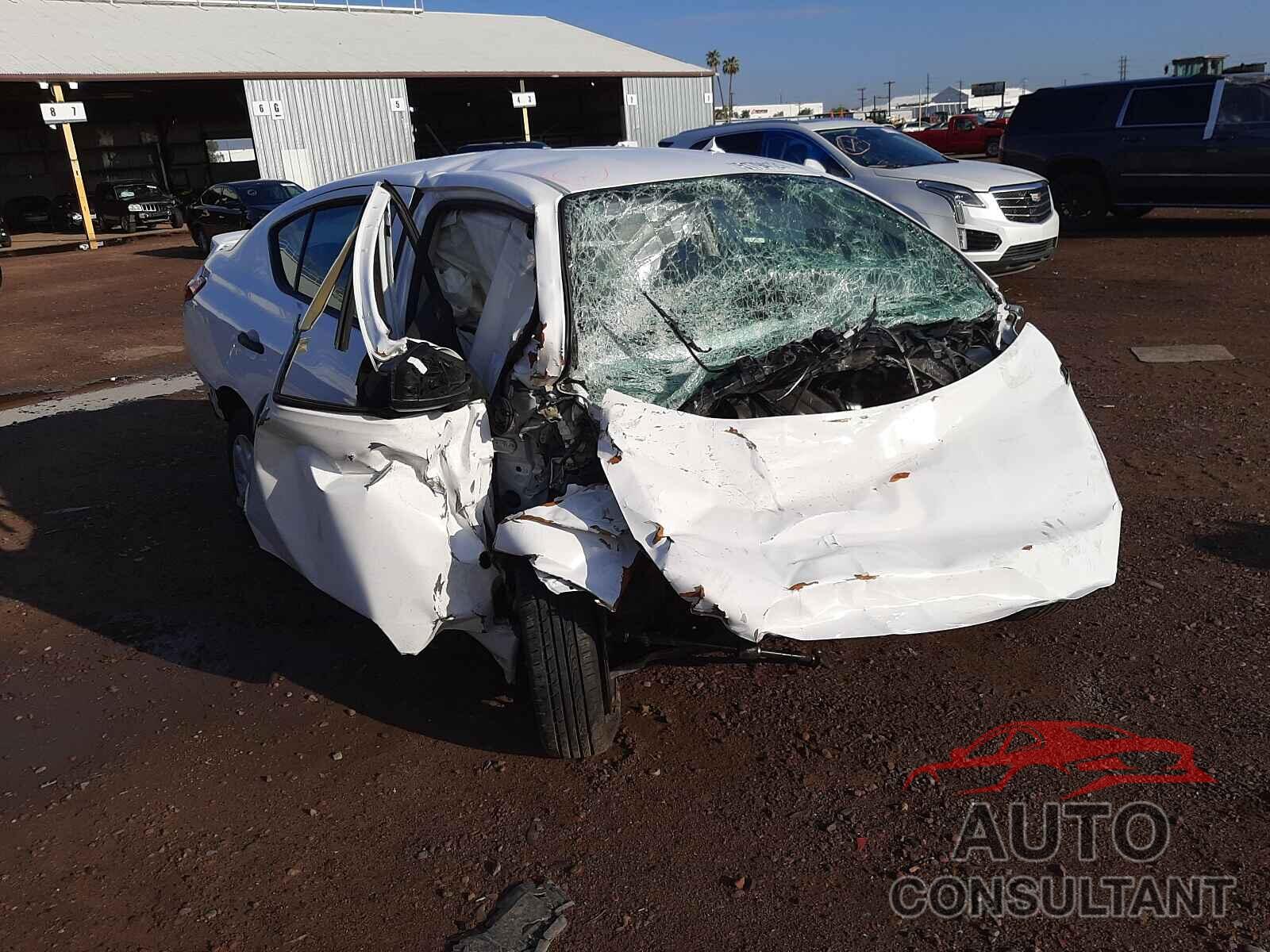 NISSAN VERSA 2018 - 3N1CN7AP8JL888071