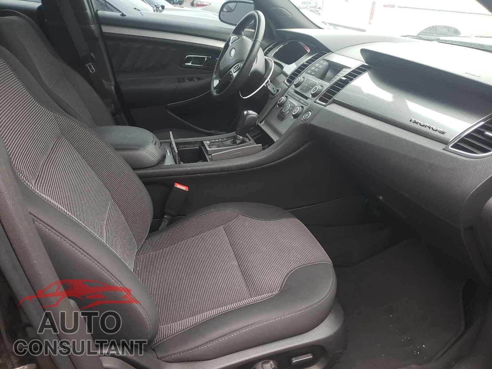 FORD TAURUS 2017 - 1FAHP2H82HG123375
