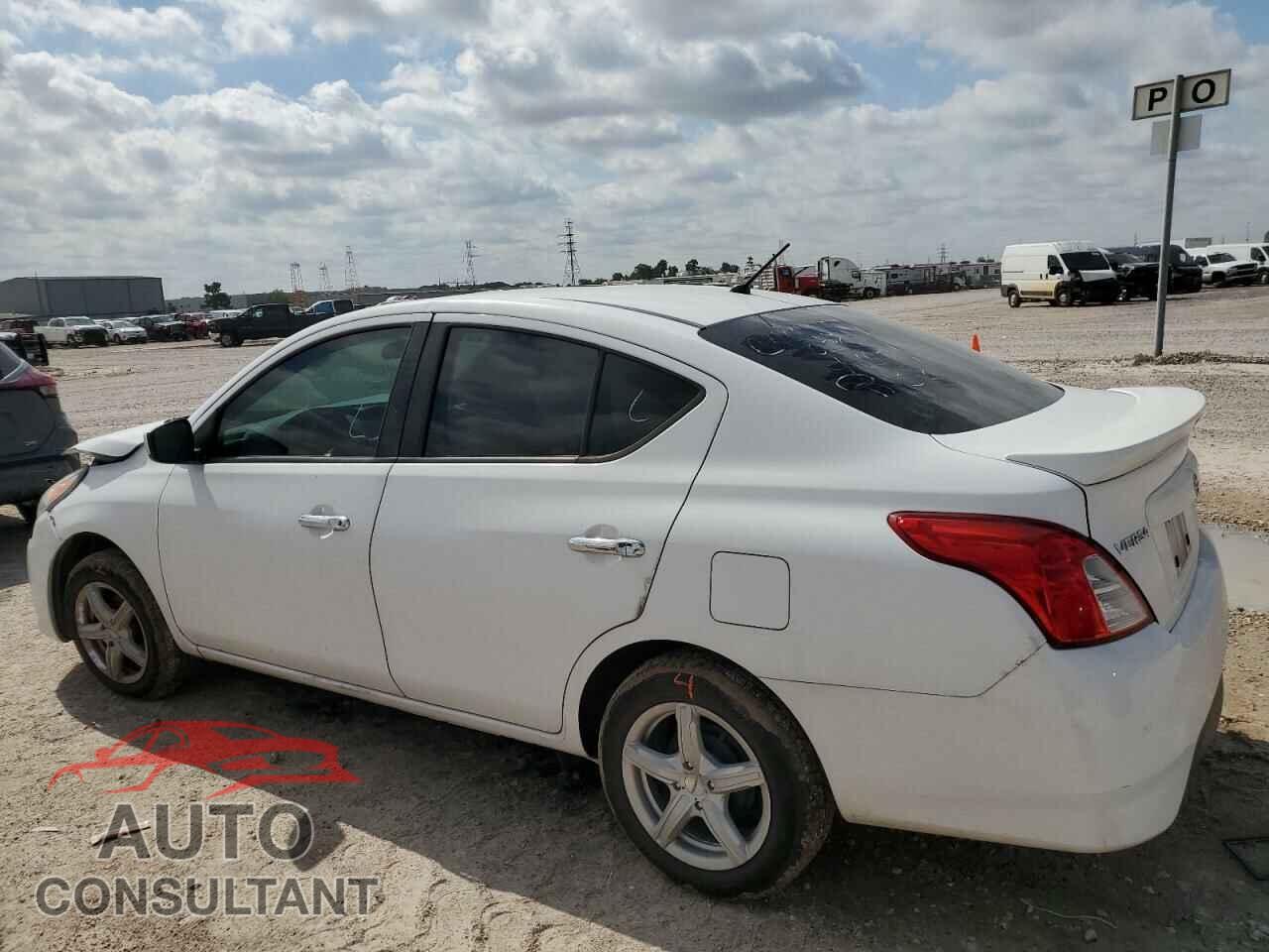 NISSAN VERSA 2019 - 3N1CN7AP3KL800934