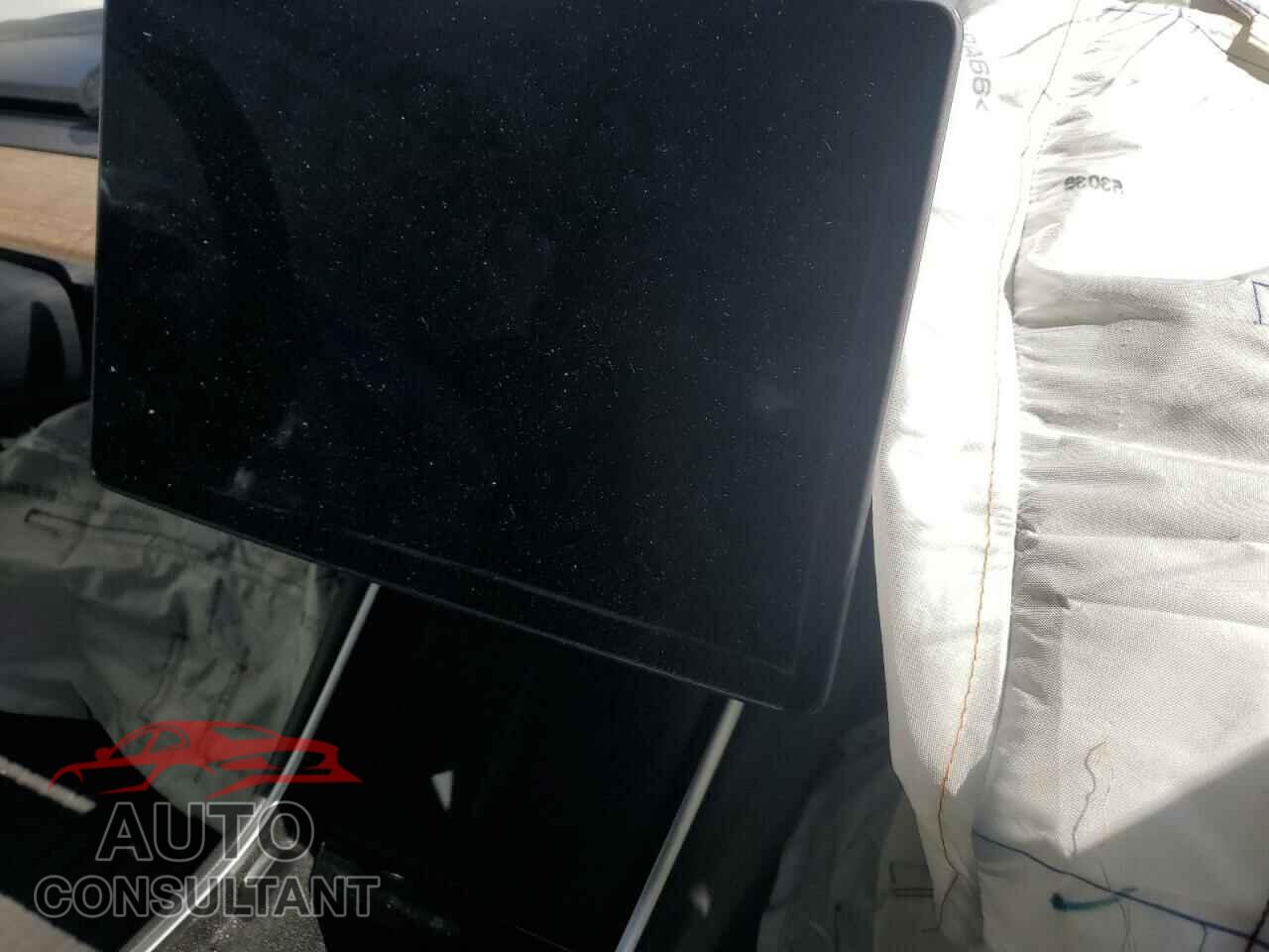 TESLA MODEL 3 2018 - 5YJ3E1EB6JF066148