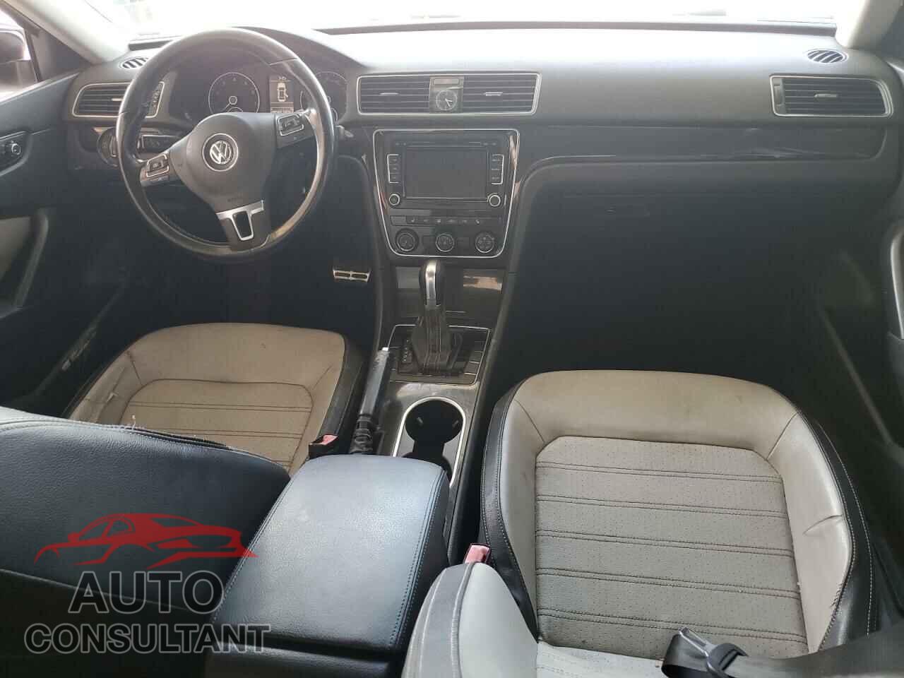 VOLKSWAGEN PASSAT 2015 - 1VWBS7A33FC026231
