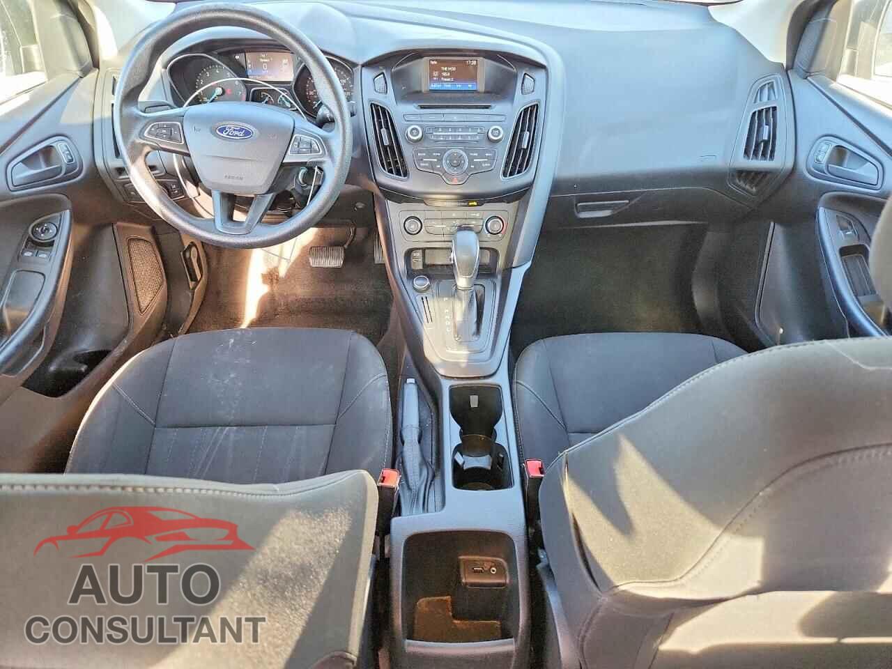 FORD FOCUS 2017 - 1FADP3E28HL239093