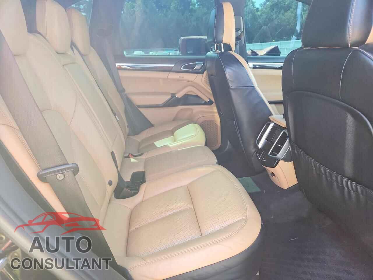 PORSCHE CAYENNE 2016 - WP1AA2A21GLA03039