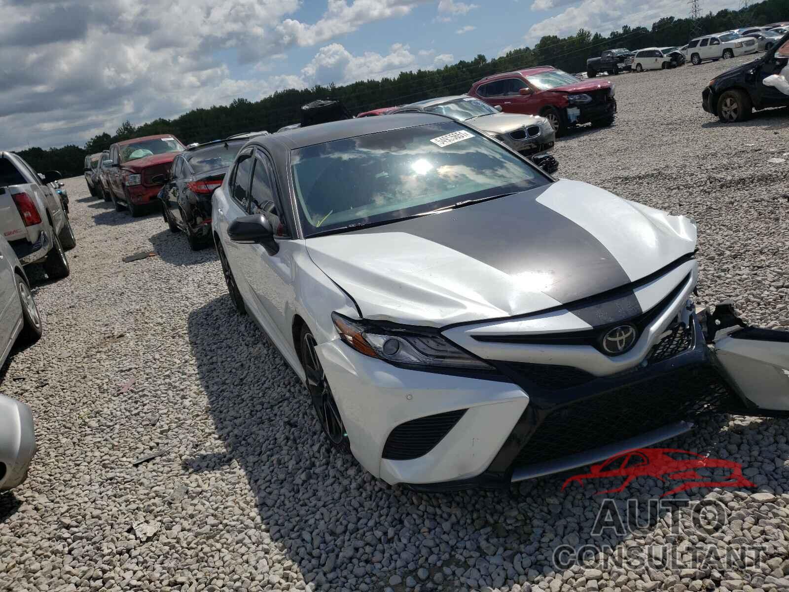 TOYOTA CAMRY 2018 - 4T1B61HK1JU087075