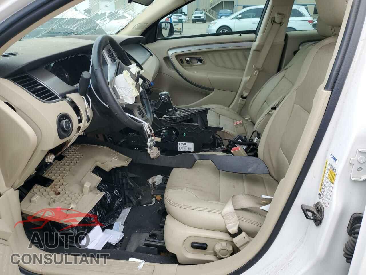 FORD TAURUS 2019 - 1FAHP2E86KG107367