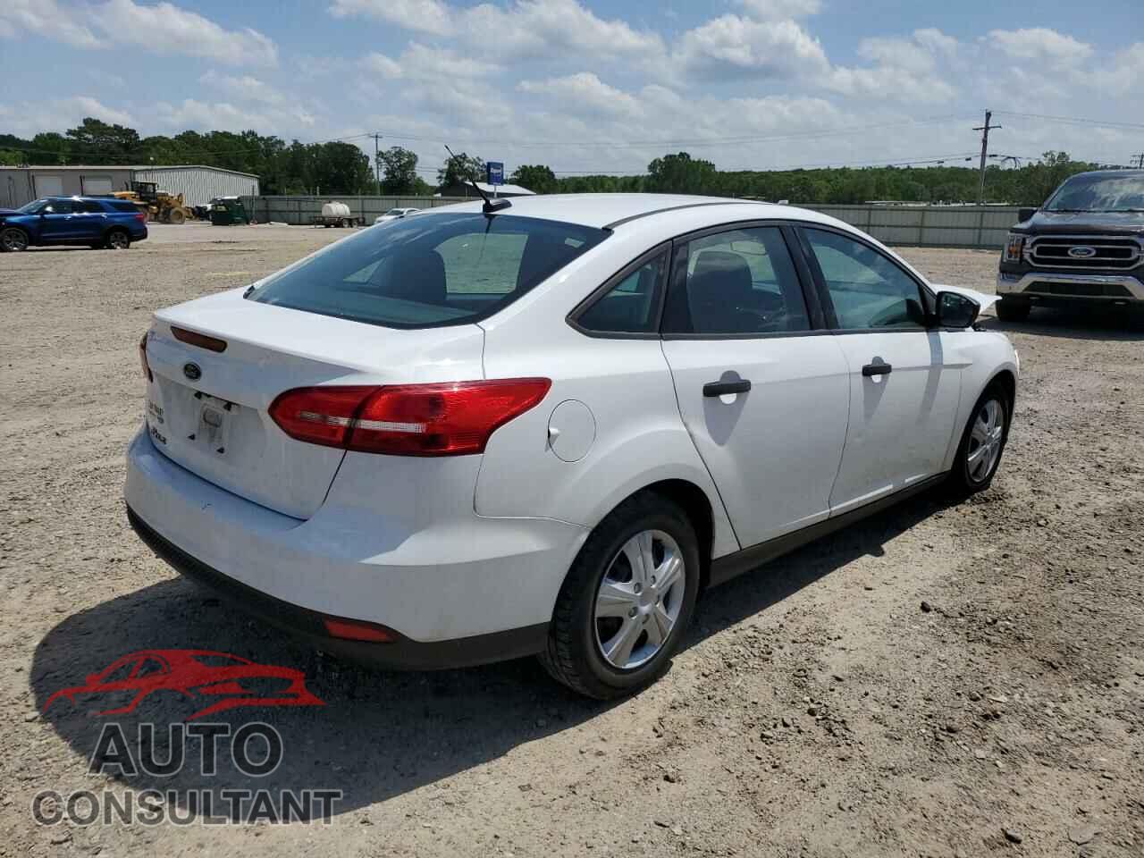 FORD FOCUS 2018 - 1FADP3E22JL201557