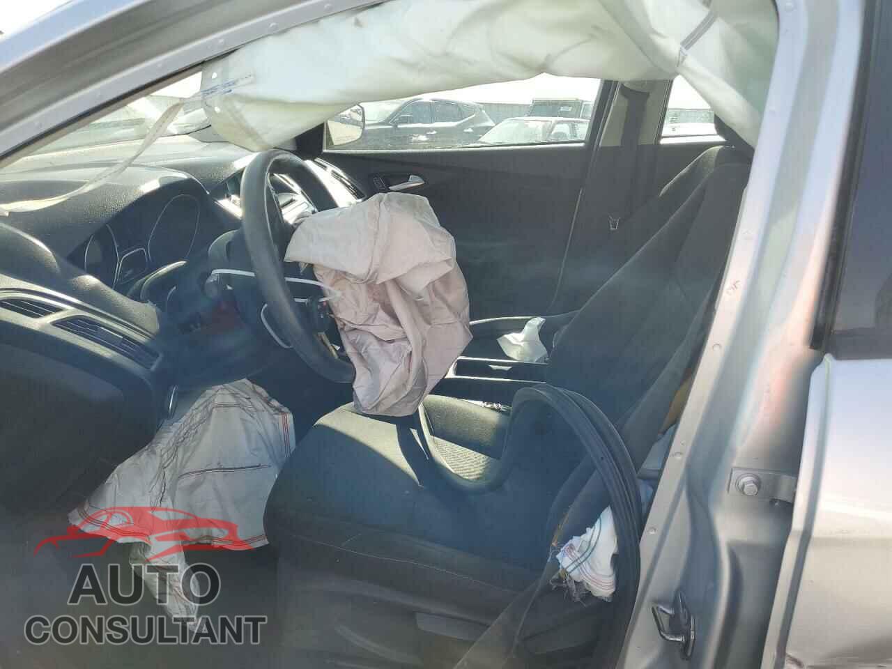FORD FOCUS 2015 - 1FADP3F28FL241020