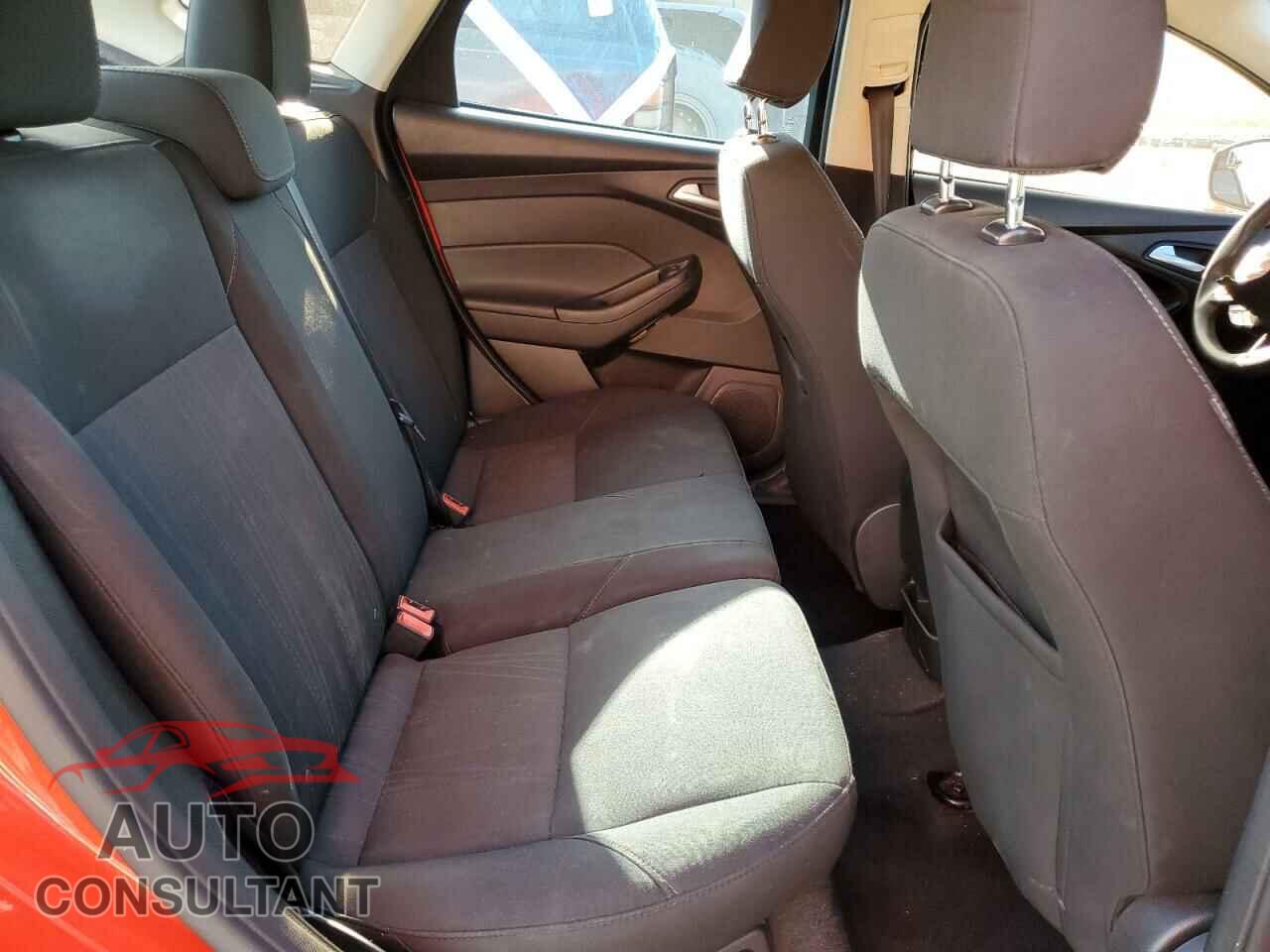 FORD FOCUS 2017 - 1FADP3K26HL248153