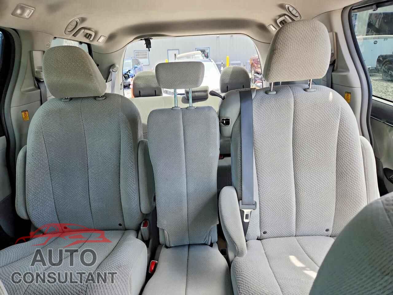 TOYOTA SIENNA 2011 - 5TDKK3DC2BS013888