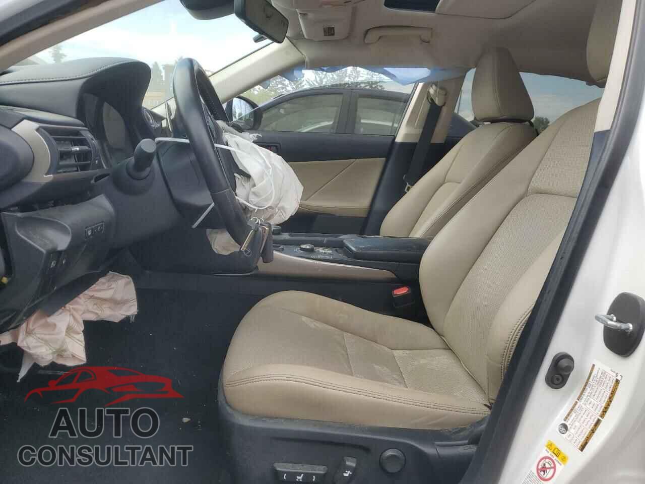 LEXUS IS 2018 - JTHC81D28J5032494