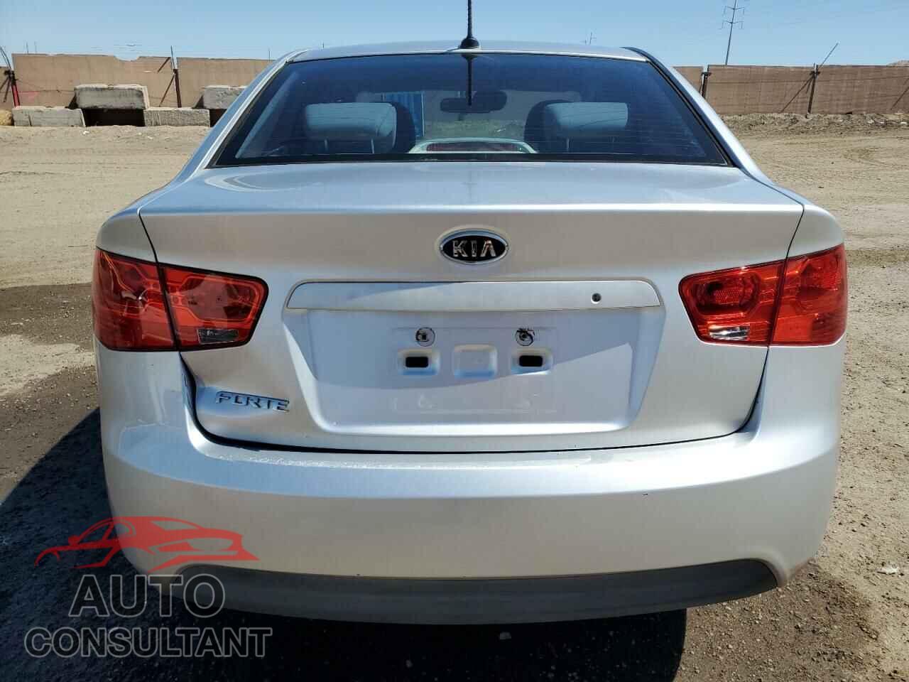 KIA FORTE 2011 - KNAFT4A21B5456049