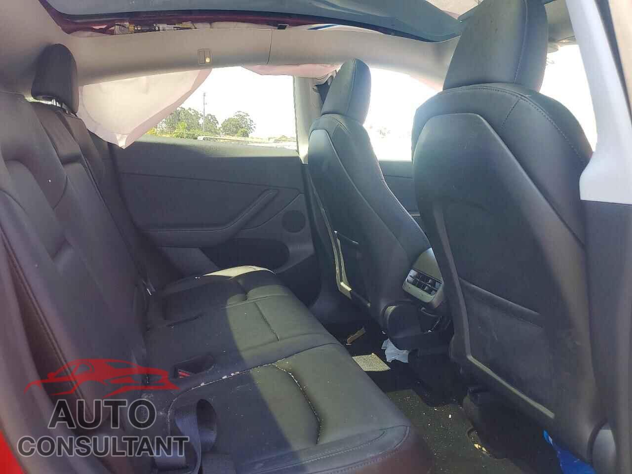 TESLA MODEL Y 2024 - 7SAYGAEE9RF036313