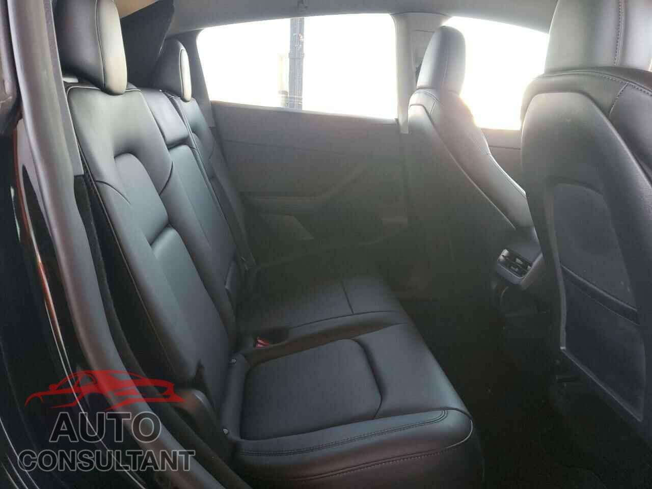 TESLA MODEL Y 2024 - 7SAYGDED9RF019035