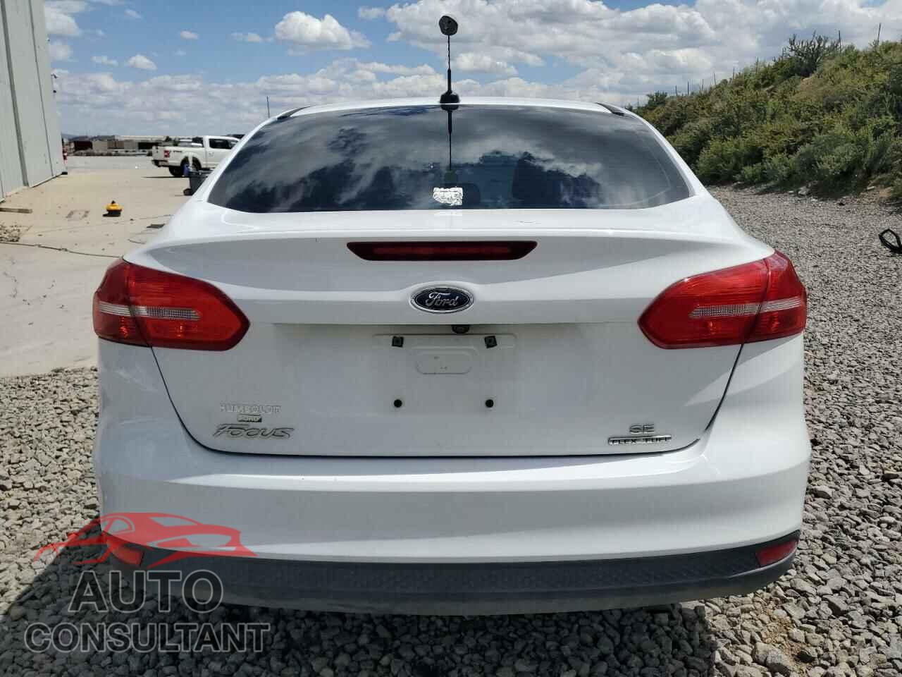 FORD FOCUS 2015 - 1FADP3F20FL294018