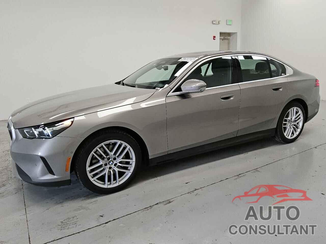 BMW 5 SERIES 2024 - WBA53FJ08RCR06615