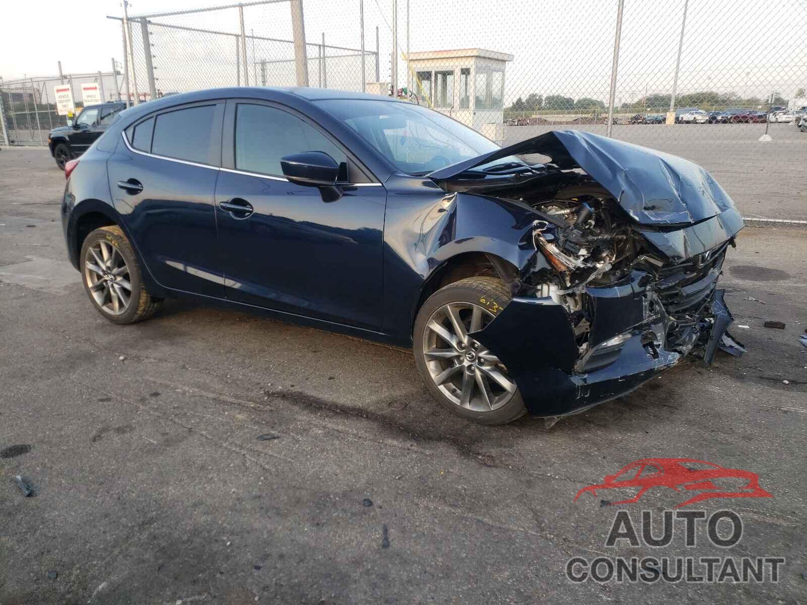 MAZDA 3 2018 - 3MZBN1L37JM240003