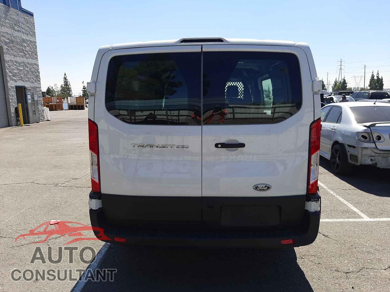 FORD TRANSIT CO 2019 - 1FTYR1YM2KKB34912