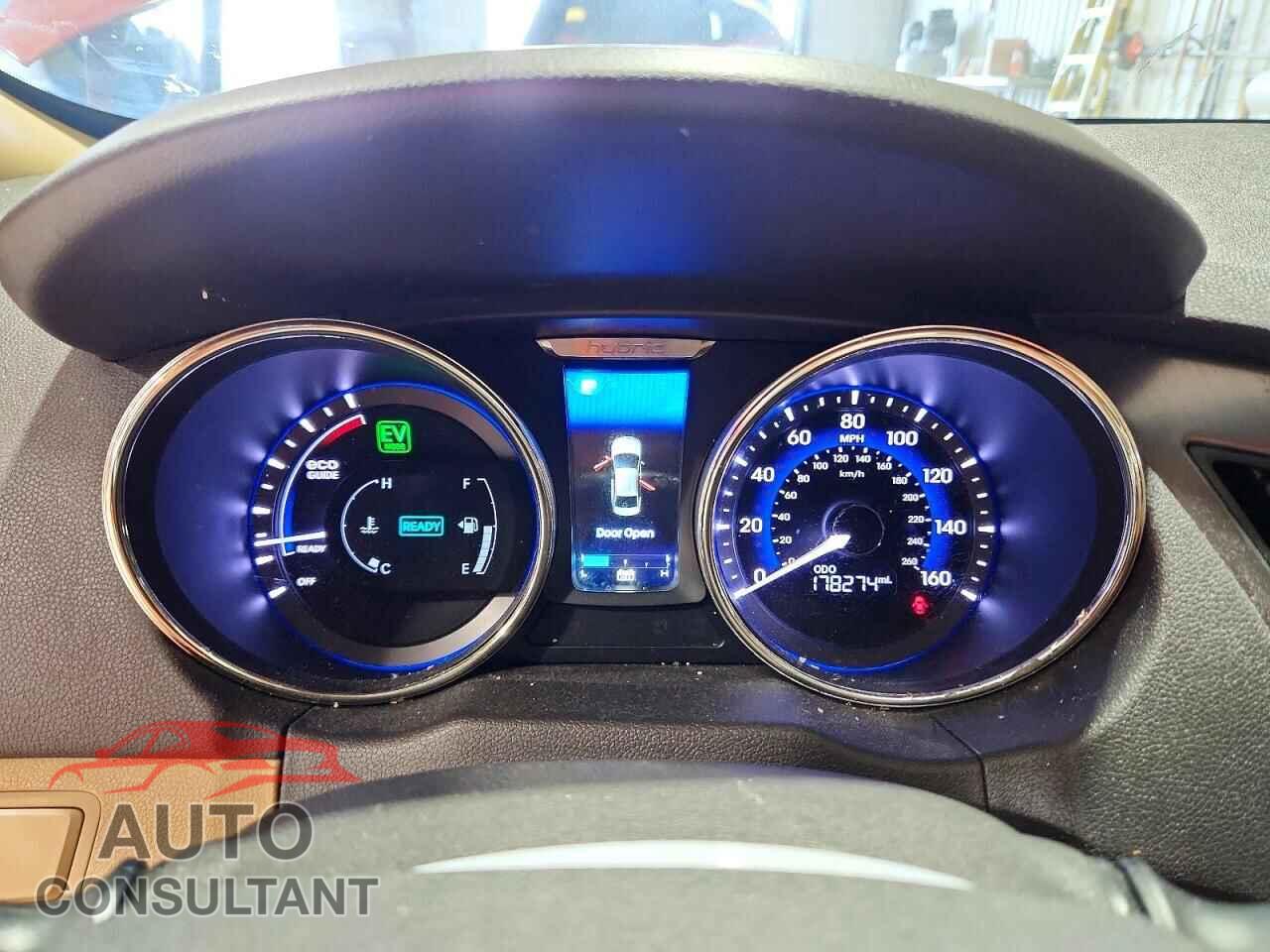 HYUNDAI SONATA 2011 - KMHEC4A44BA008357