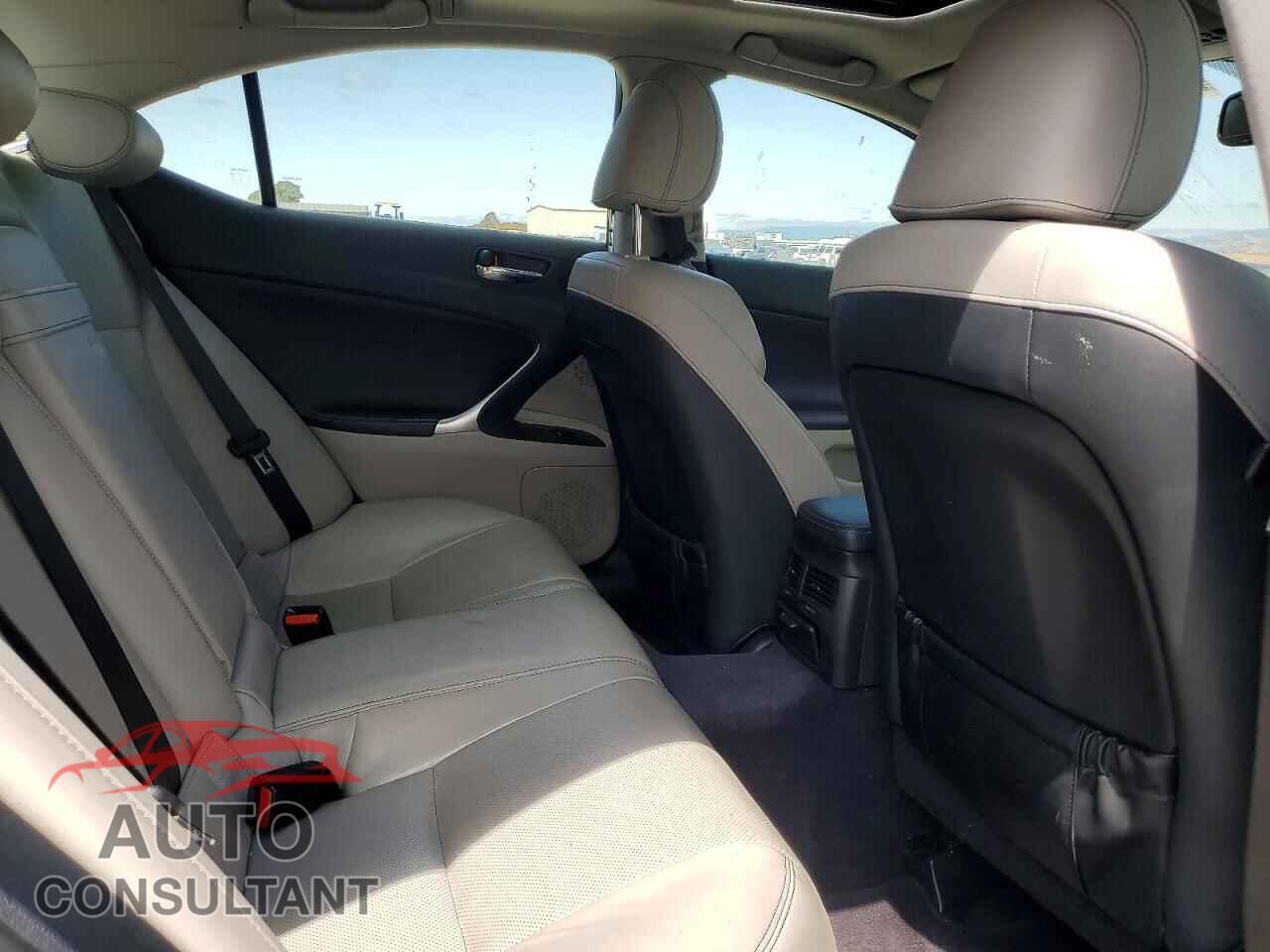 LEXUS IS 2011 - JTHBF5C20B5143018