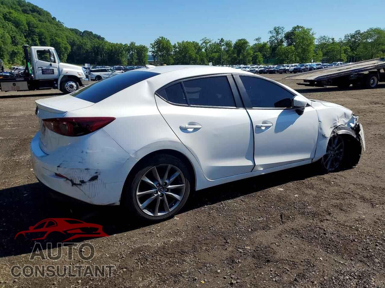 MAZDA 3 2018 - 3MZBN1W34JM164655