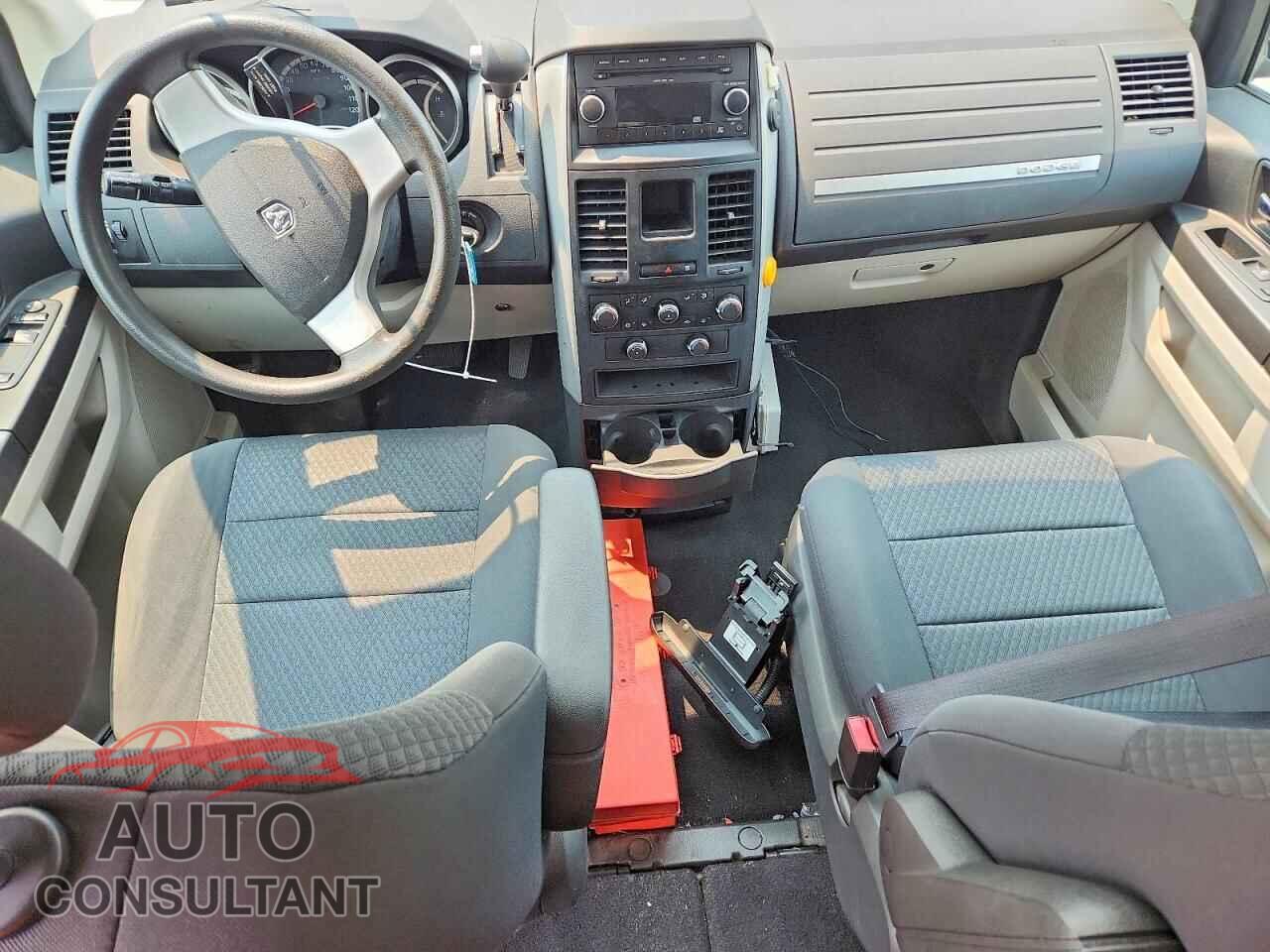 DODGE CARAVAN 2010 - 2D4RN4DE2AR490988