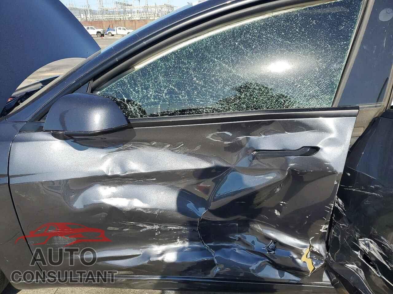 TESLA MODEL 3 2024 - 5YJ3E1EA9RF743096