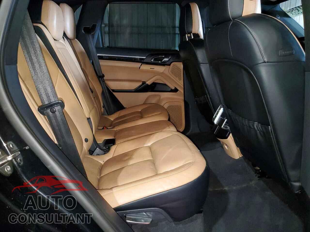 PORSCHE CAYENNE 2016 - WP1AB2A2XGLA94521