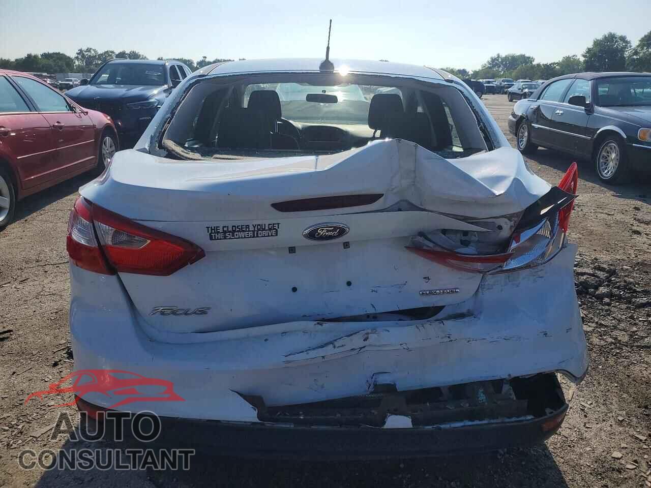 FORD FOCUS 2014 - 1FADP3E26EL177186