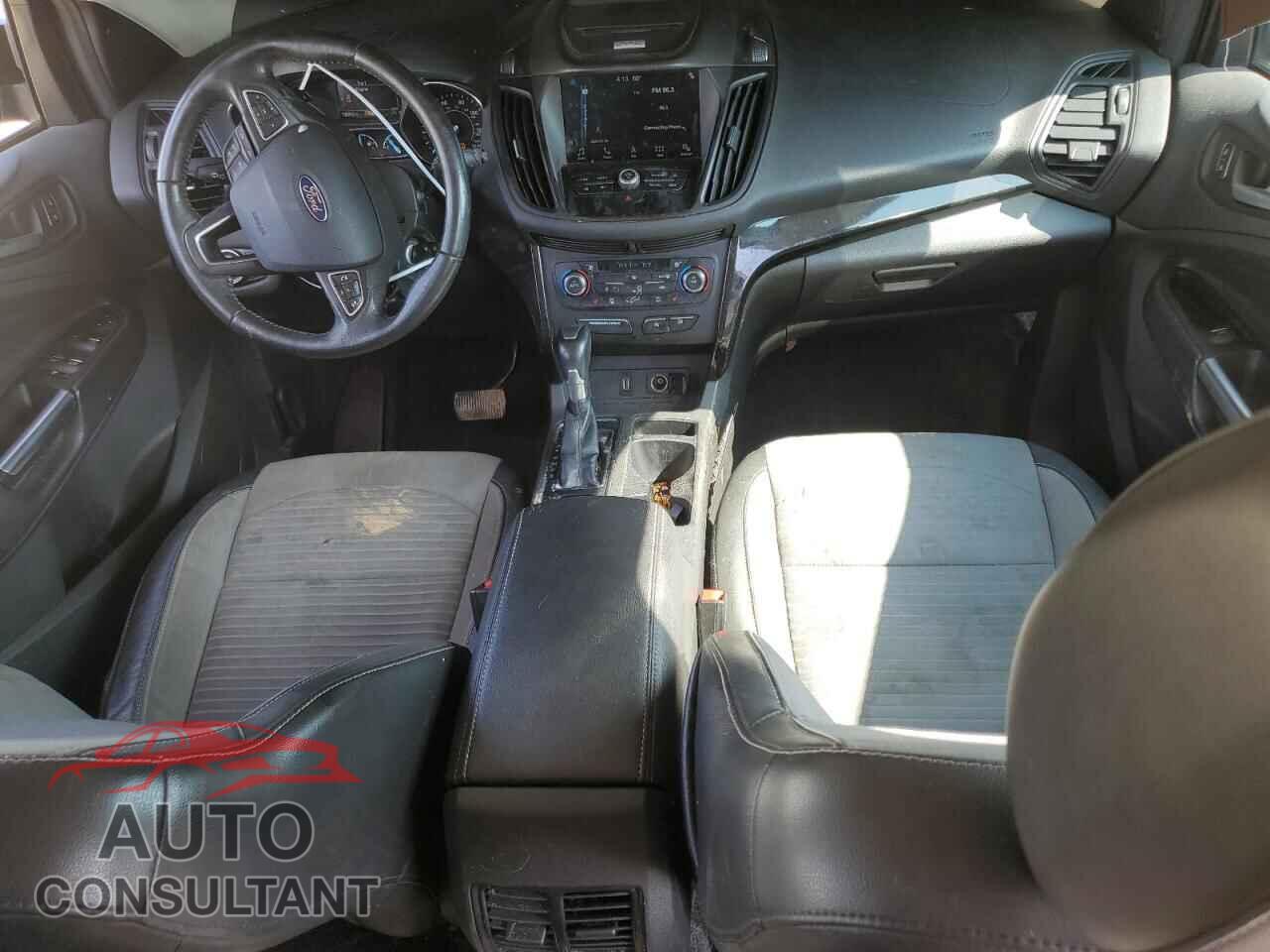 FORD ESCAPE 2017 - 1FMCU0G9XHUC92424