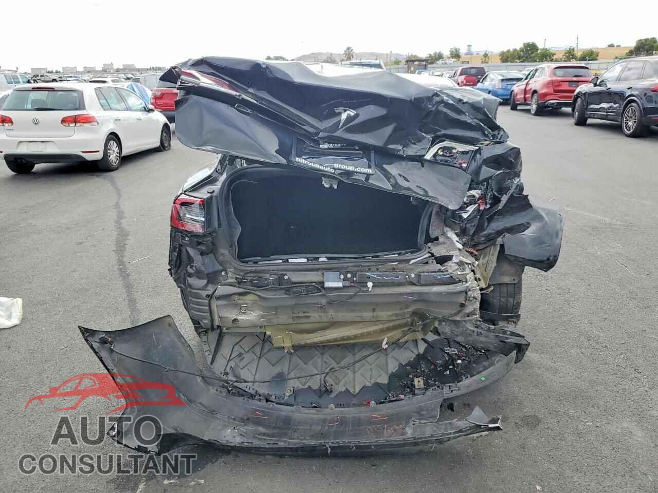 TESLA MODEL 3 2018 - 5YJ3E1EA8JF044109