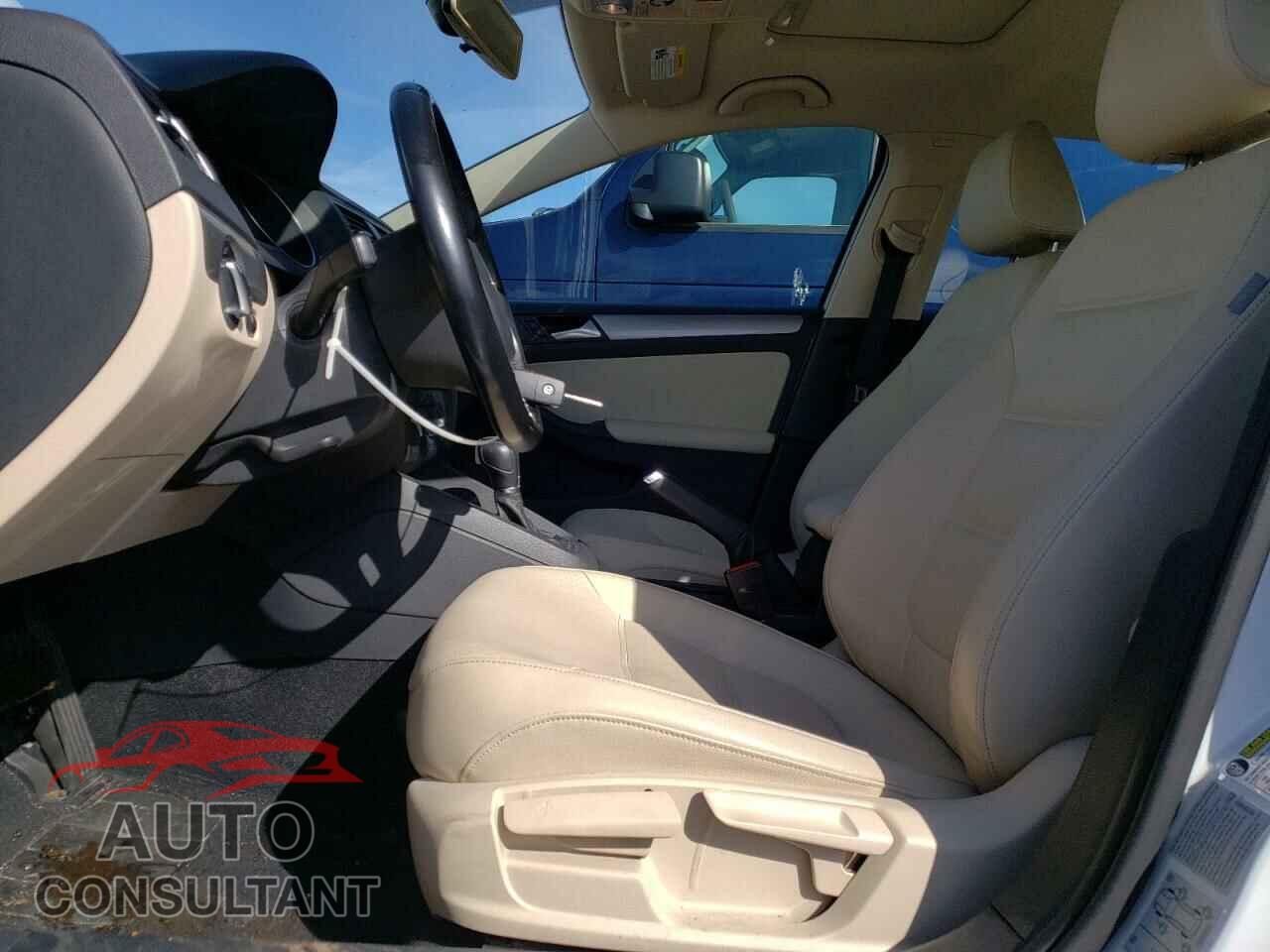 VOLKSWAGEN JETTA 2017 - 3VWDB7AJ2HM393033