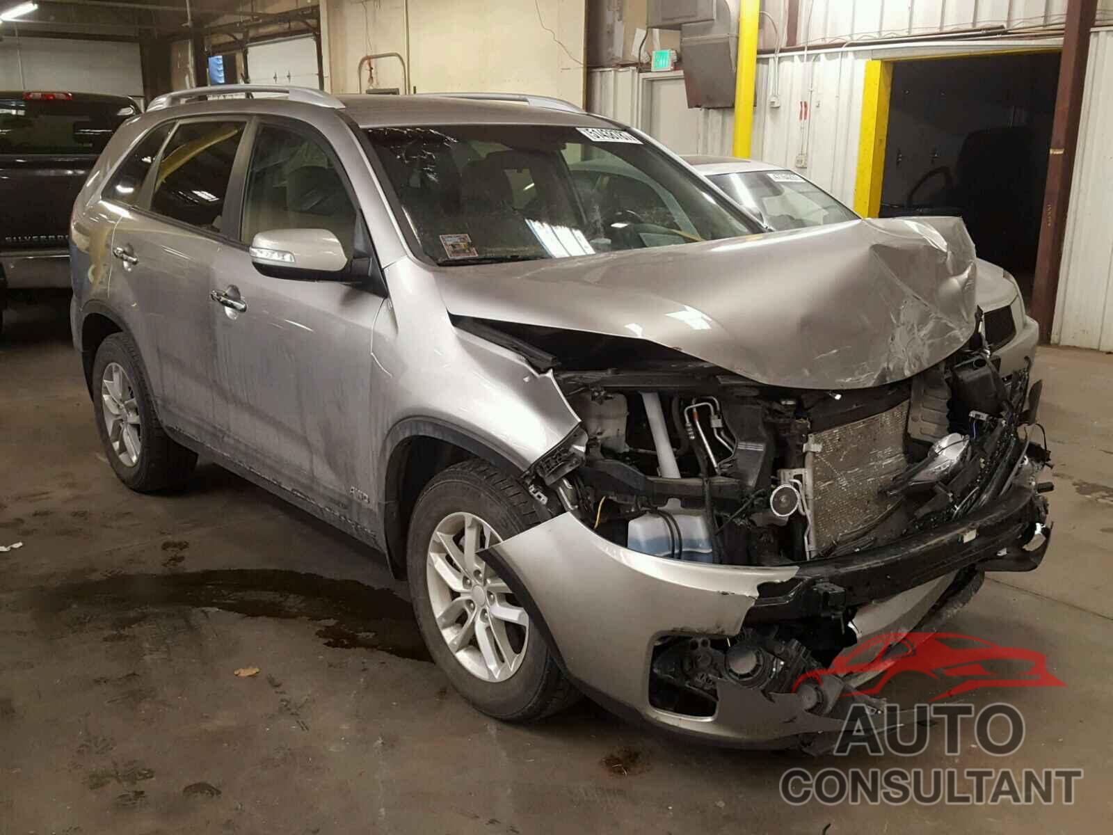 KIA SORENTO LX 2015 - 5XYKTDA79FG563487